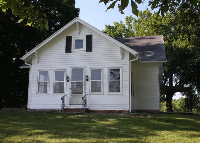 Property at 45 SW 675 Rd, Warrensburg, MO 64093, 4 beds, 2 baths