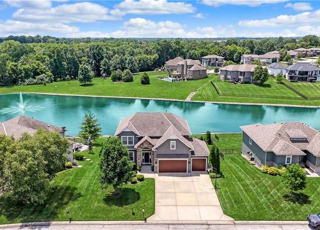 Property at 1216 Hillmann Ln, Warrensburg, MO 64093, 5 beds, 3.5 baths