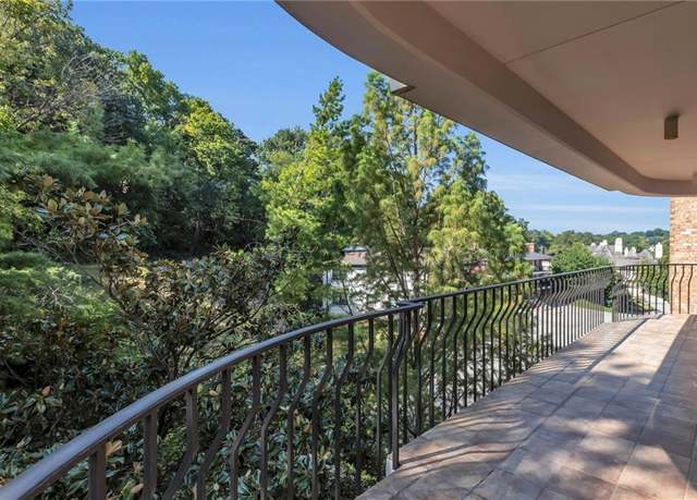 Property at 433 Ward Pkwy Unit 3S, Kansas City, MO 64112, 2 beds, 2.5 baths
