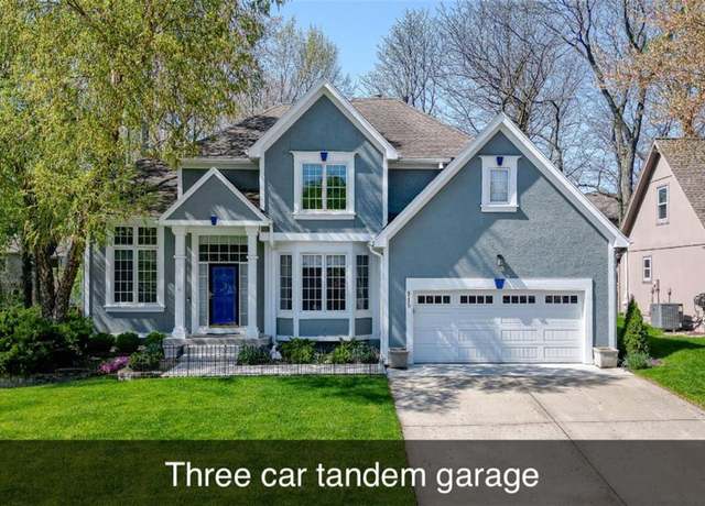 Property at 915 NE 102nd St, Kansas City, MO 64155, 4 beds, 2.5 baths