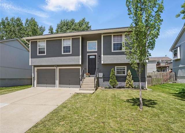Property at 208 NW 111th Ter, Kansas City, MO 64155, 3 beds, 2 baths
