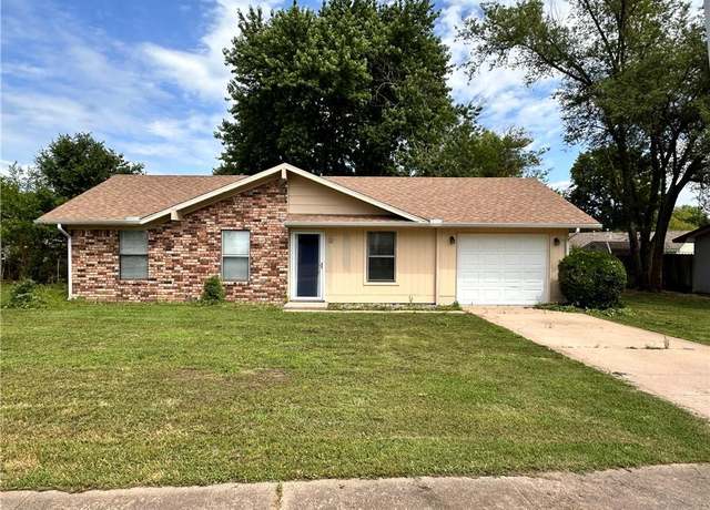 Property at 1710 Halsey Ave, Independence, KS 67301, 3 beds, 1.5 baths
