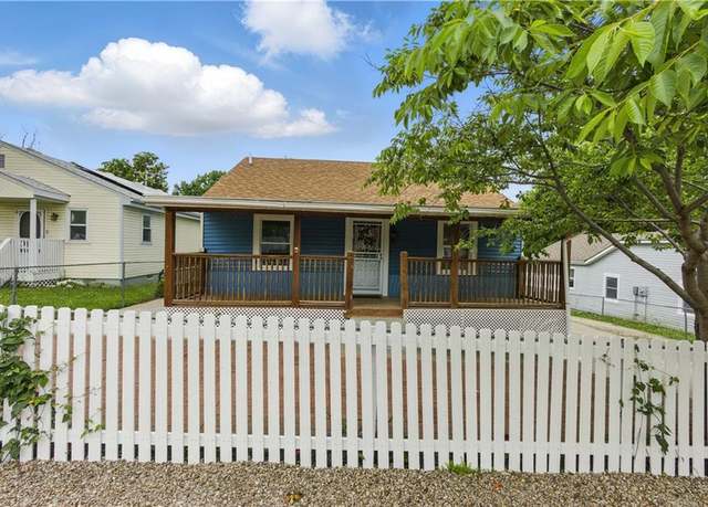 Property at 814 S Saville Ave, Independence, MO 64052, 4 beds, 1 bath