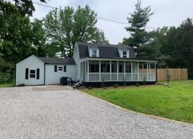 Property at 8801 E 49th St, Kansas City, MO 64129, 3 beds, 2.5 baths