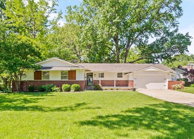 Property at 3701 W 96th St, Overland Park, KS 66206, 4 beds, 3 baths