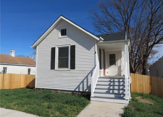 Property at 4 W Piankishaw St, Paola, KS 66071, 3 beds, 2.5 baths