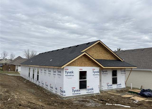 Property at 4909 S Creek Woods Dr, St Joseph, MO 64507, 3 beds, 2 baths