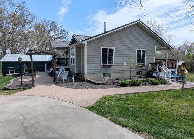 Property at 3275 S 175 Rd, El Dorado Springs, MO 64744, 4 beds, 4 baths