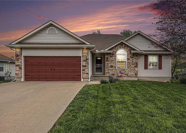 Property at 1008 Granada Dr, Raymore, MO 64083, 3 beds, 3 baths