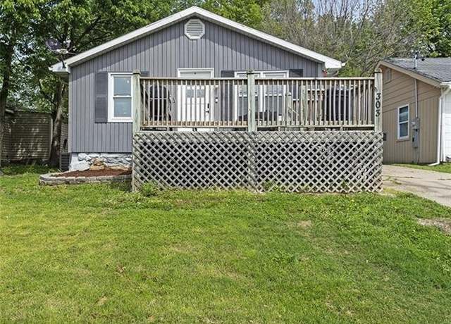 Property at 303 Wellington St, Richmond, MO 64085, 4 beds, 2 baths