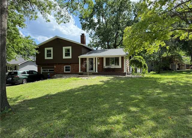 Property at 9020 Grandview Dr, Overland Park, KS 66212, 3 beds, 2.5 baths
