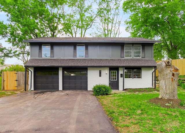 Property at 610 NE Park Cir, Lee's Summit, MO 64086, 3 beds, 2 baths