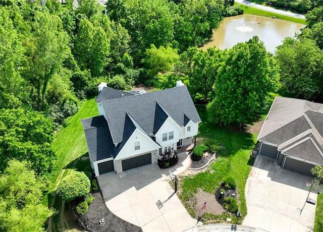 Property at 10223 River Hills Ct, Parkville, MO 64152, 5 beds, 4 baths