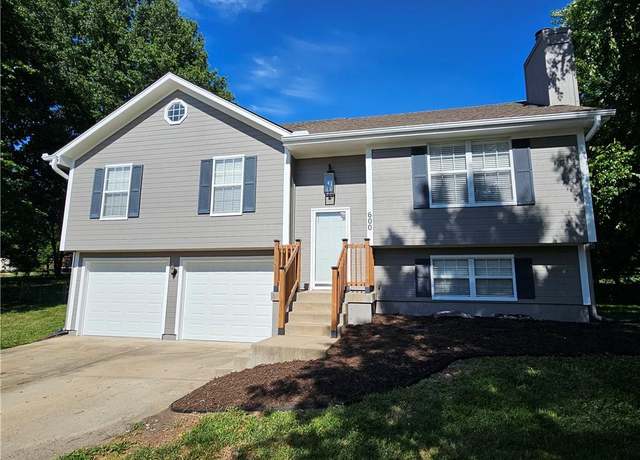 Property at 600 SW Woods Chapel Rd, Blue Springs, MO 64015, 4 beds, 3 baths