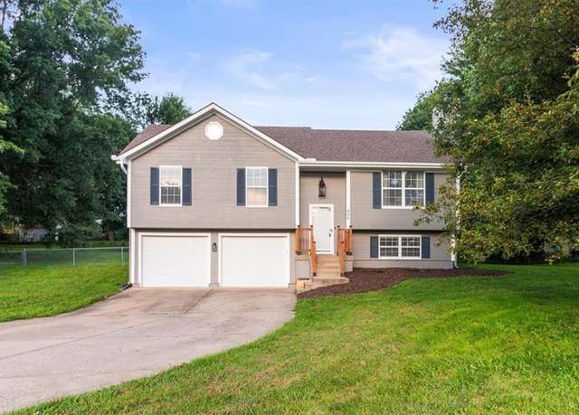 Property at 600 SW Woods Chapel Rd, Blue Springs, MO 64015, 4 beds, 3 baths