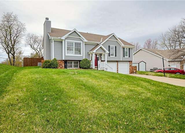 Property at 3904 Remington Ct, St Joseph, MO 64506, 3 beds, 2.5 baths