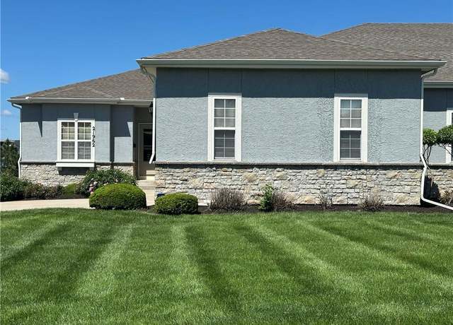 Property at 21962 W 116th Ter, Olathe, KS 66061, 3 beds, 2 baths