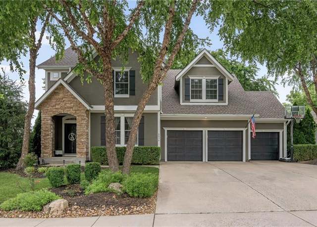 Property at 6034 Marion St, Shawnee, KS 66218, 5 beds, 3.5 baths