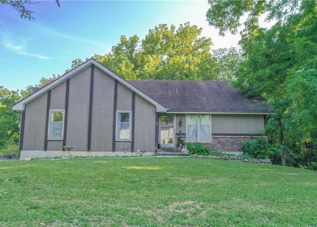 Property at 1611 Kiowa St, Leavenworth, KS 66048, 3 beds, 2.5 baths