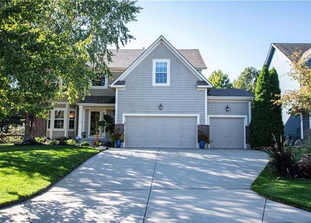 Property at 21719 W 96th St W, Lenexa, KS 66220, 4 beds, 3.5 baths