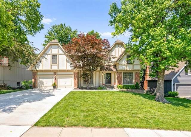 Property at 12224 Connell Dr, Overland Park, KS 66213, 4 beds, 3 baths