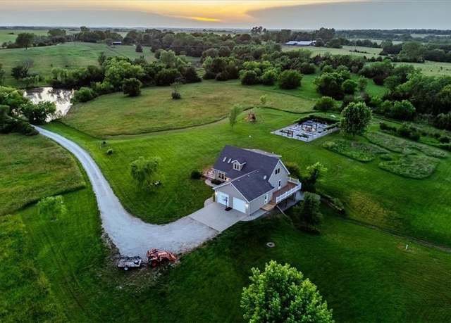 Property at 2640 Union Rd, Lawrence, KS 66044, 4 beds, 3.5 baths