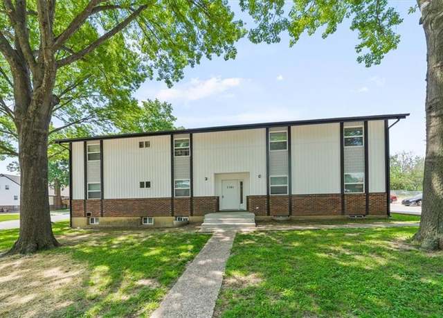 Property at 2201 Twin Oaks Dr, Harrisonville, MO 64701, 12 beds, 6 baths