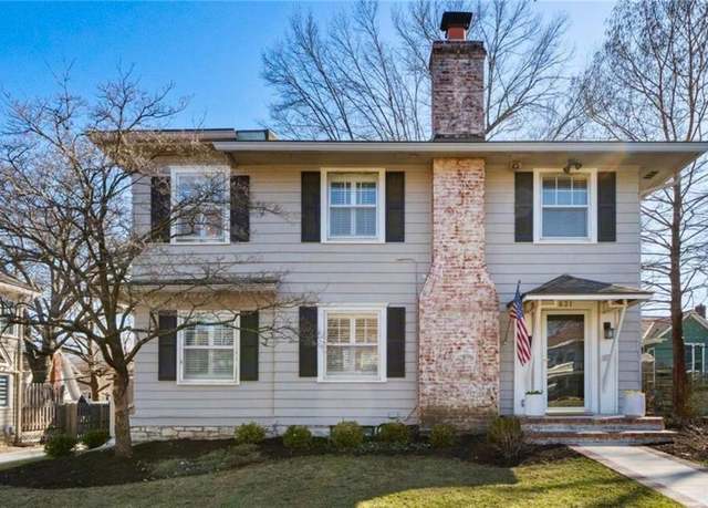 Property at 631 W 61st St, Kansas City, MO 64113, 3 beds, 2.5 baths