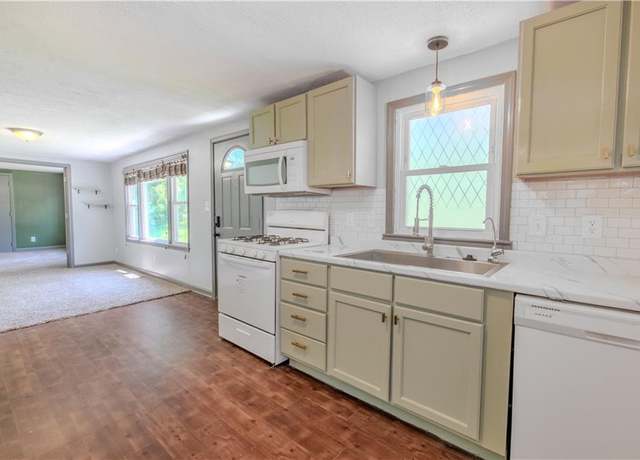 Property at 608 Walnut St, Greenwood, MO 64034, 3 beds, 1 bath