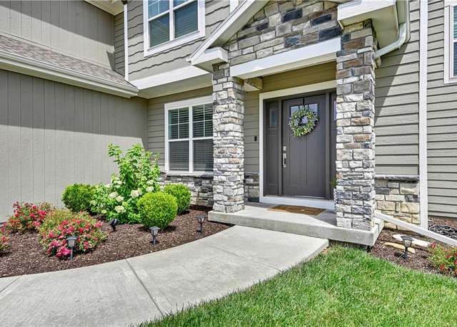 Property at 24704 W 76th St, Shawnee, KS 66227, 4 beds, 3.5 baths