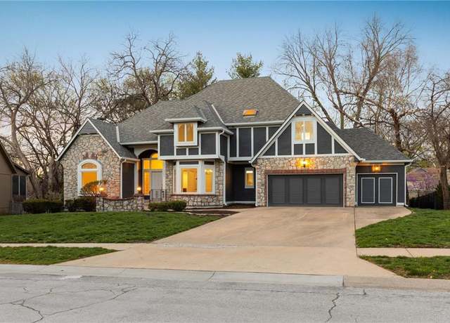 Property at 5506 W 82nd Ter, Prairie Village, KS 66208, 4 beds, 4.5 baths