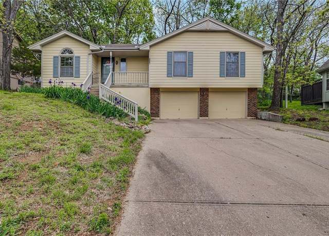 Property at 1116 24th Street Ct, Blue Springs, MO 64015, 3 beds, 2 baths