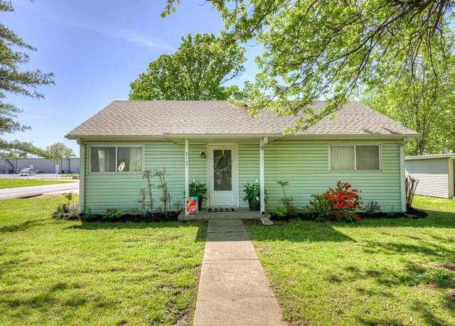 Property at 2147 S Main St, Carthage, MO 64836, 3 beds, 1.5 baths