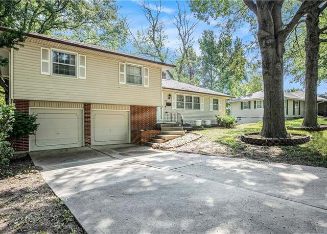 Property at 4312 E 104th Ter, Kansas City, MO 64137, 3 beds, 3 baths