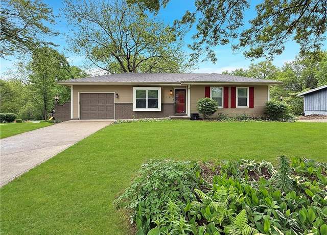 Property at 913 Walnut St, Higginsville, MO 64037, 3 beds, 2 baths