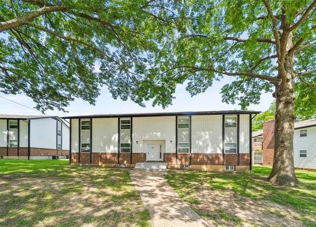 Property at 902 Twin Oaks Ter, Harrisonville, MO 64701, 9 beds, 5 baths