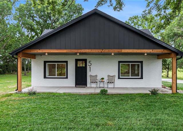 Property at 52 SE 208th St, Holt, MO 64048, 4 beds, 3.5 baths
