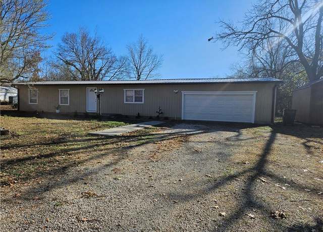 Property at 624 E 10th St, Fort Scott, KS 66701, 3 beds, 2 baths