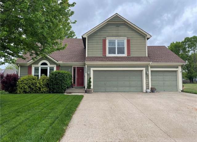 Property at 1308 SE Rosehill Dr, Lee's Summit, MO 64081, 4 beds, 3 baths