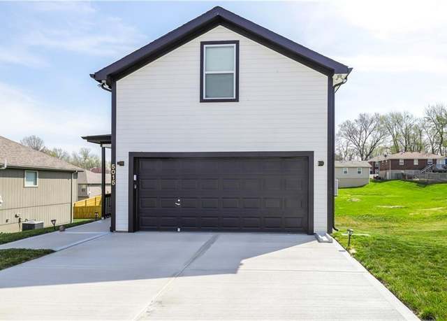 Property at 11226 N Oak Trfy, Kansas City, MO 64155, 4 beds, 3.5 baths