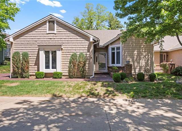 Property at 4 W 127th St, Kansas City, MO 64145, 2 beds, 3 baths