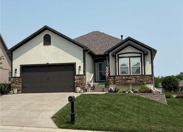 Property at 2213 NE Overland Dr, Blue Springs, MO 64029, 4 beds, 3 baths