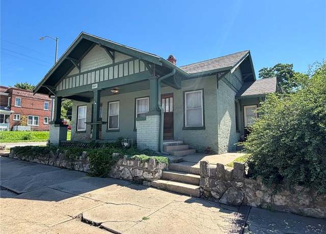 Property at 601 S 9th St, St Joseph, MO 64501, 3 beds, 2 baths