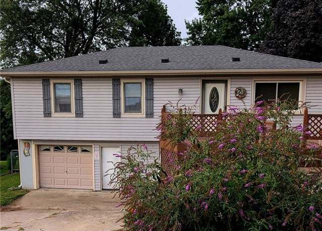 Property at 16907 NW 76th St, Kansas City, MO 64152, 3 beds, 2 baths