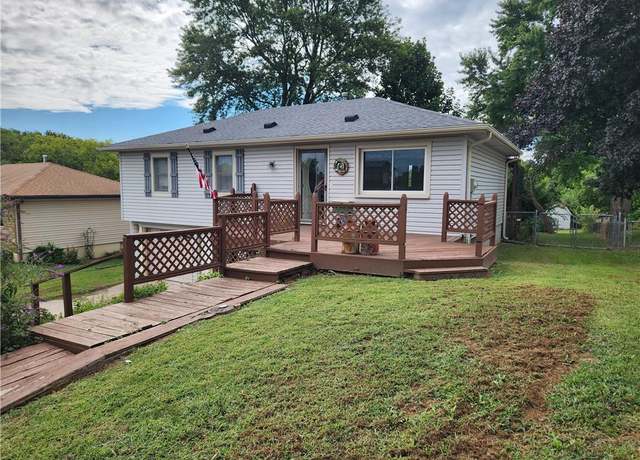 Property at 16907 NW 76th St, Parkville, MO 64152, 3 beds, 2 baths
