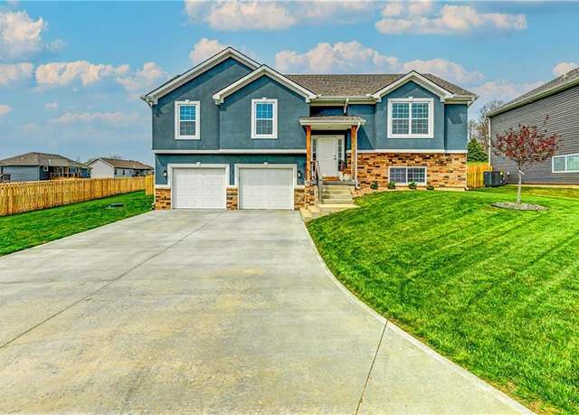 Property at 13911 Indian Ridge Rd, St Joseph, MO 64505, 4 beds, 3 baths