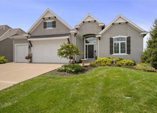 Property at 6714 Arapahoe Dr, Shawnee, KS 66226, 4 beds, 3 baths