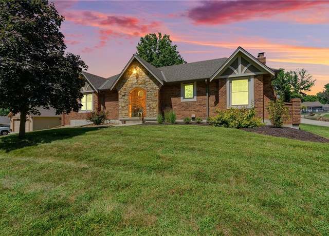 Property at 614 W Maple St, Raymore, MO 64083, 3 beds, 3 baths