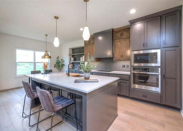 Property at 16567 S Stagecoach St, Olathe, KS 66062, 4 beds, 3 baths