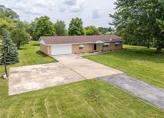 Property at 32581 Lookout Rd, Paola, KS 66071, 3 beds, 2 baths